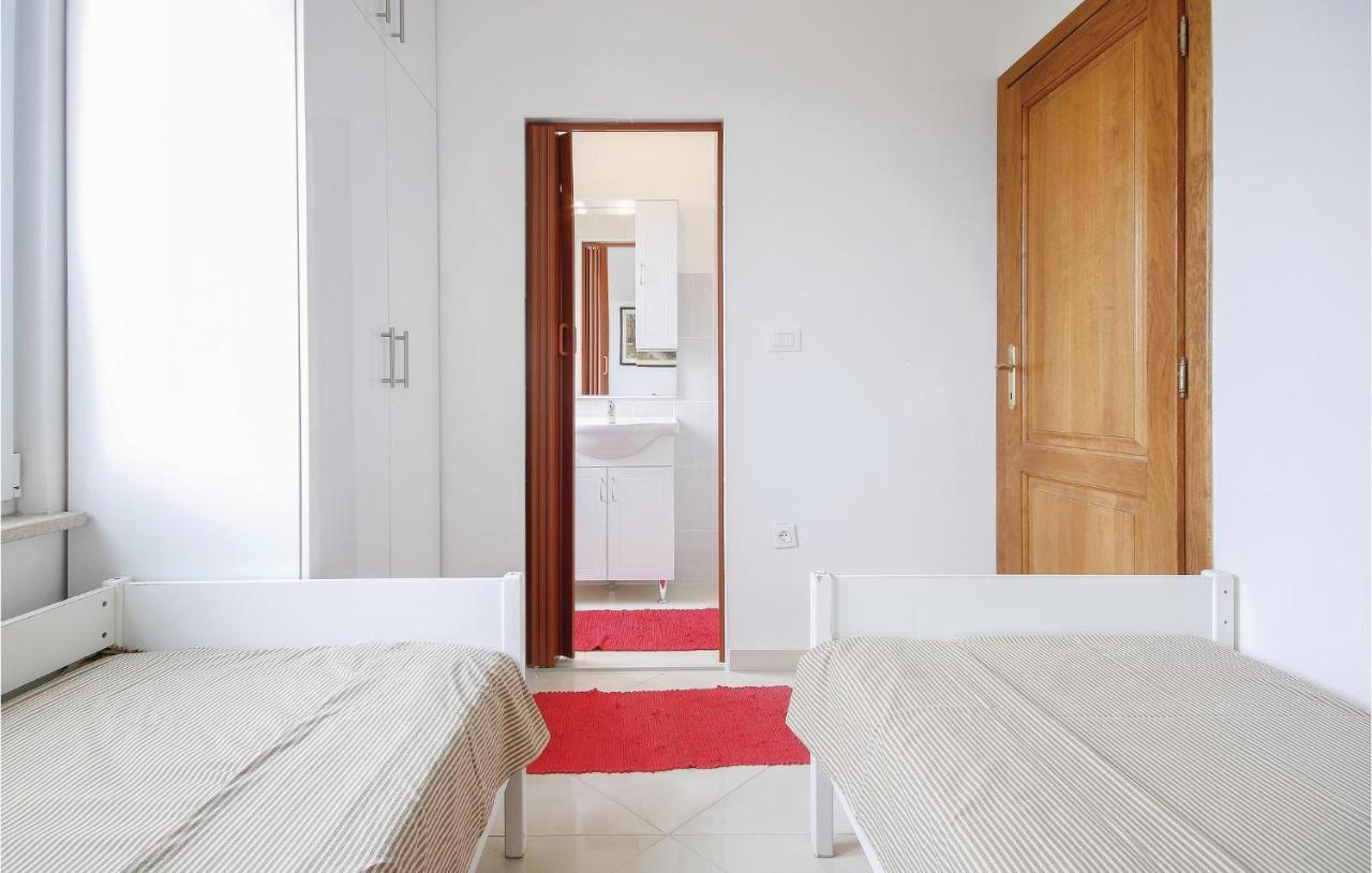 Cozy Apartment In Medulin With Kitchen Exterior photo