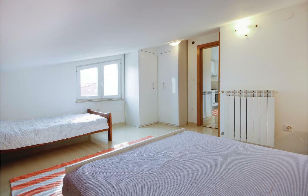 Cozy Apartment In Medulin With Kitchen Exterior photo